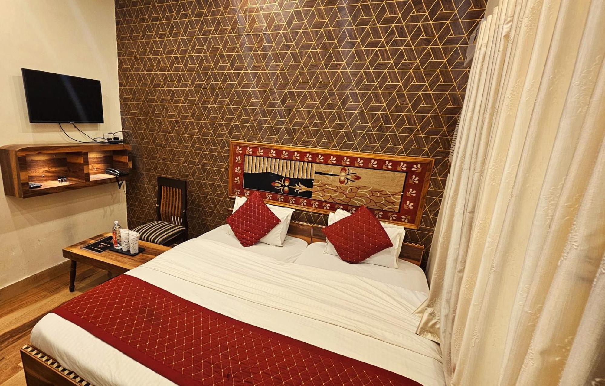 Bhagyashree Guest House 2 Km To Vishwanath Temple, Ganga Ghat Parking Available Varanasi Luaran gambar